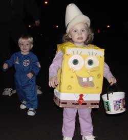 aly and toby trick or treating at roosevelt court