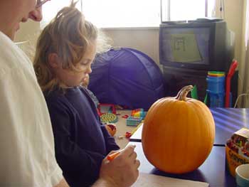 drawing on the pumpkin