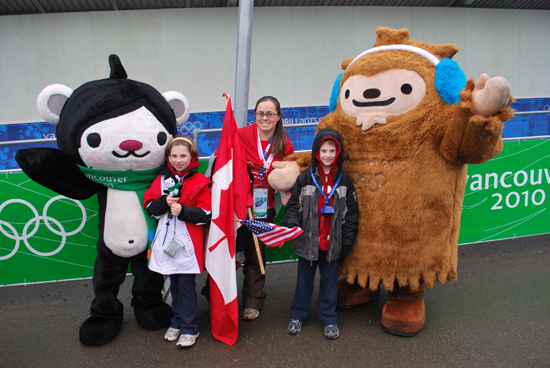 aly, toby and dani with the mascots