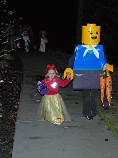 zoe and aly trick or treating